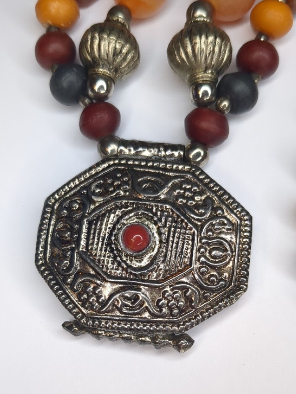 Vintage Tibetan Medallion Necklace Orange & Wood Beaded Gau Box - Picture 4 of 11